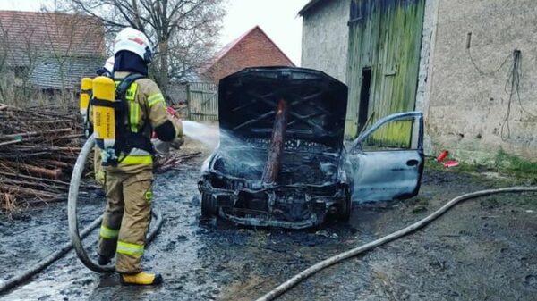 Pożar samochodu w miejscowości Brzozowiec w powiecie namysłowskim