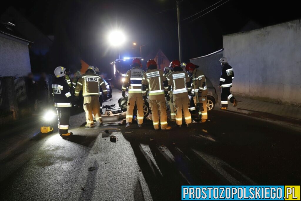 Dachowanie auta obok remizy strażackiej OSP Opole-Szczepanowice.