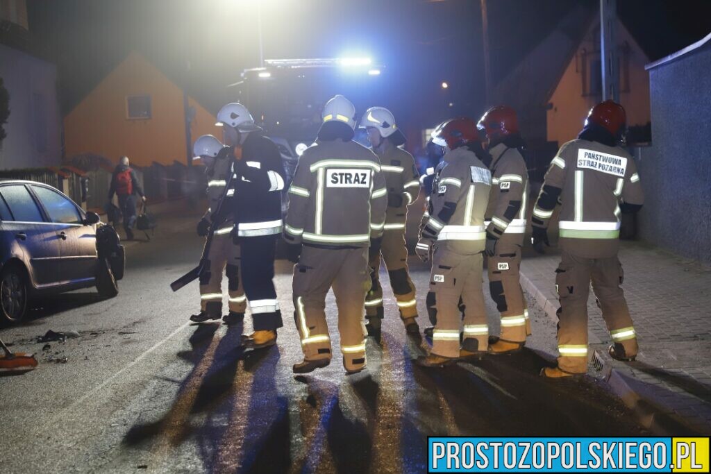 Dachowanie auta obok remizy strażackiej OSP Opole-Szczepanowice.