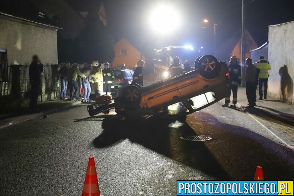 Dachowanie auta obok remizy strażackiej OSP Opole-Szczepanowice.