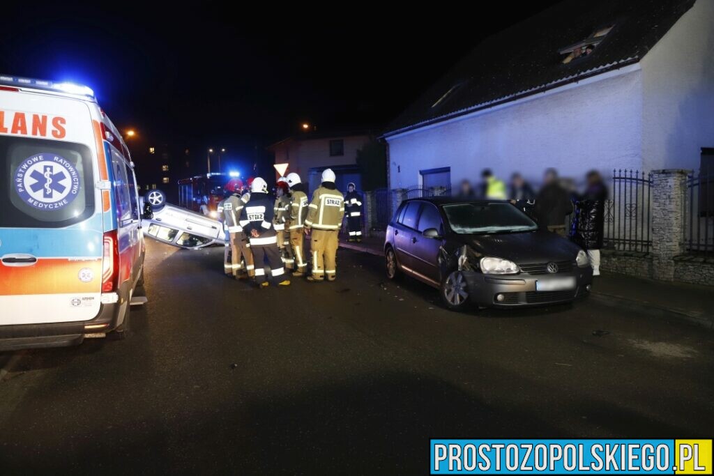 Dachowanie auta obok remizy strażackiej OSP Opole-Szczepanowice.