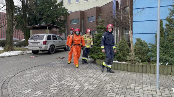 Ewakuacja Wyższej Szkoły Bankowej w Opolu. Na miejscu grupa chemiczna.(Wideo)