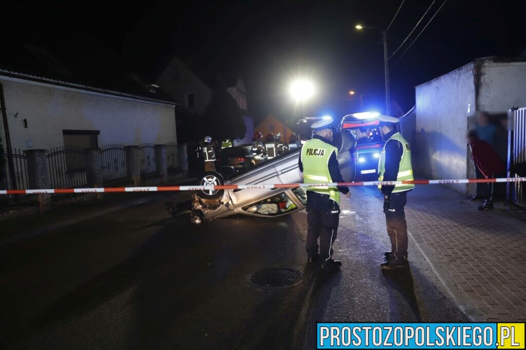 Dachowanie auta obok remizy strażackiej OSP Opole-Szczepanowice.