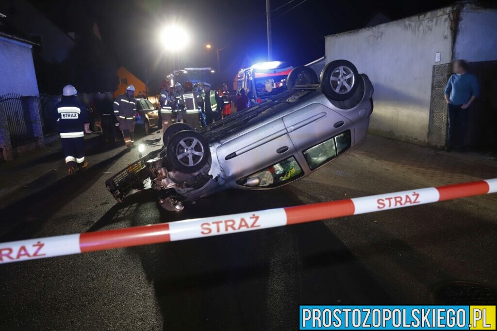 Dachowanie auta obok remizy strażackiej OSP Opole-Szczepanowice.