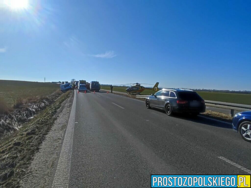 Wypadek śmiertelny na obwodnicy Białej. Zderzenie busa z osobówką. Na miejscu lądował LPR.(Wideo)