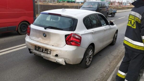 Zderzenie BMW z busem na ul. Luboszyckiej w Opolu.