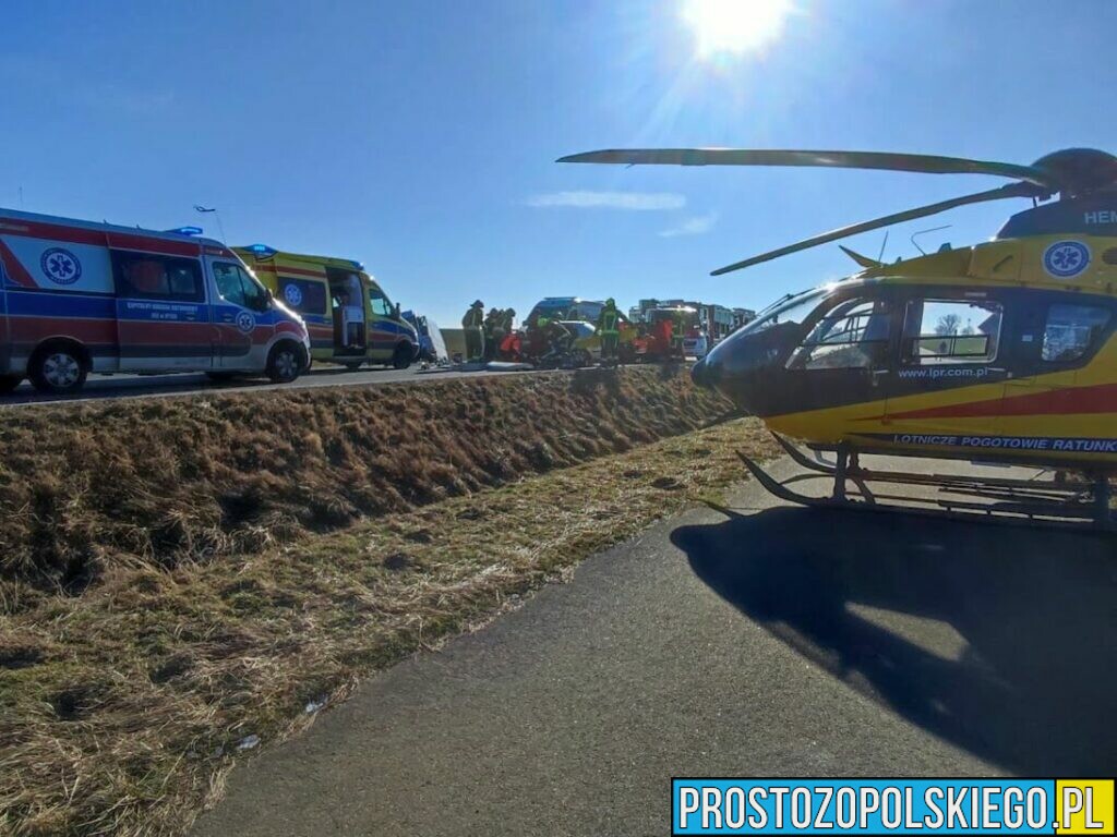 Wypadek śmiertelny na obwodnicy Białej. Zderzenie busa z osobówką. Na miejscu lądował LPR.(Wideo)