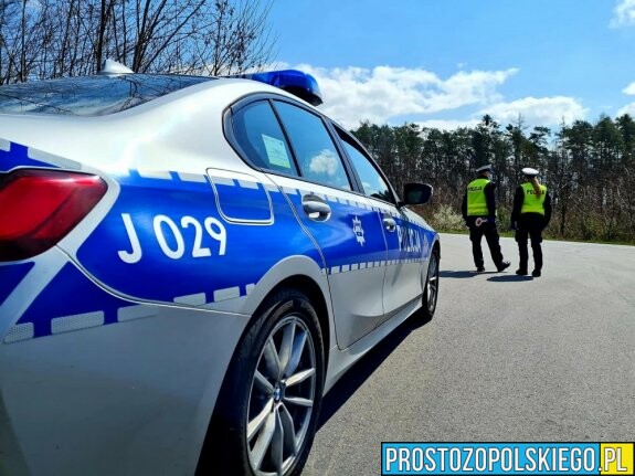 Policjanci zatrzymali 60-latka ,który kierował ciężarówkę, wraz z naczepą mając prawie promil alkoholu.