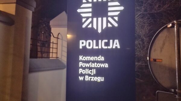 Pomiędzy Brzegiem a Brzeziną ujawniono zwłoki mężczyzny.