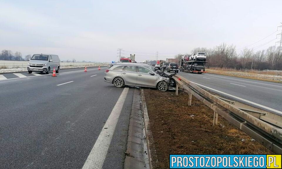 Zderzenie busa z osobówką na autostradzie A4.Sprawda dostał wysoki mandat i punkty karne.