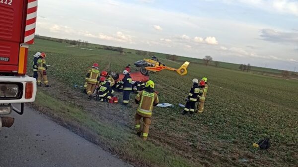 Wypadek na DK46 w pobliżu miejscowości Pakosławice. Na miejscu lądował LPR. Poszkodowany 24 -latek trafił do szpitala w Opolu.