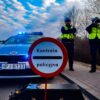 47-latek pędził przez miasto z prędkością 107 km/h. Policjantom tłumaczył, że spieszy się z córką do szkoły.