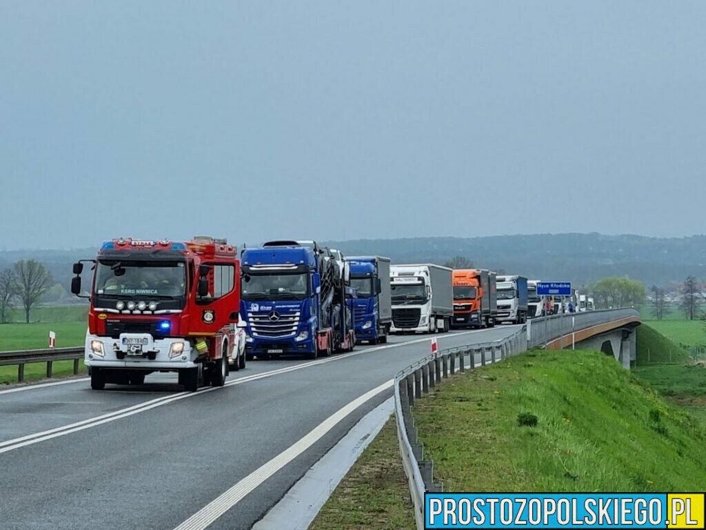 Wypadek śmiertelny na obwodnicy Nysy. Nie żyją dwie osoby.(Zdjęcia)