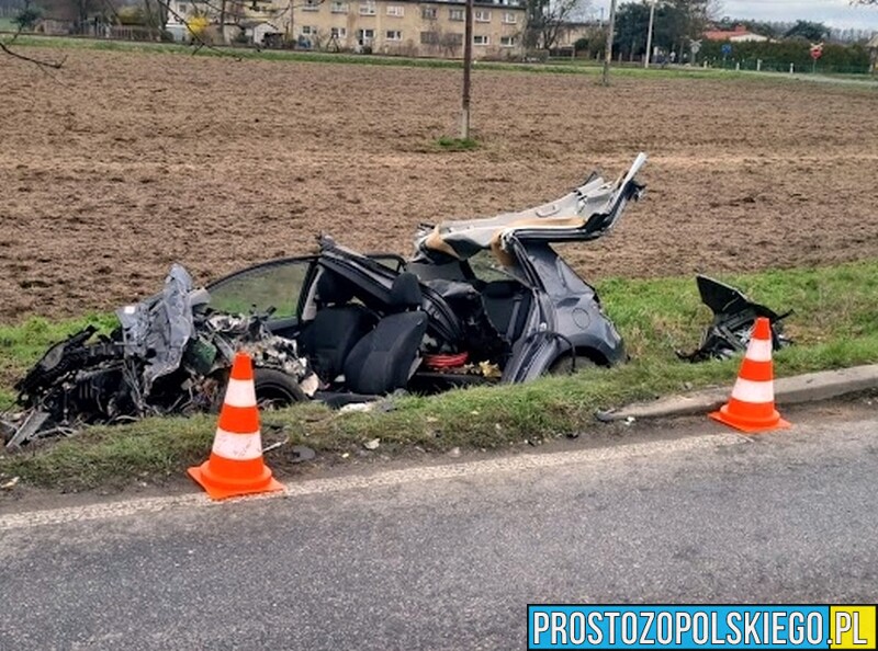 Zderzenie czołowe ciężarówki z osobówką na DW401 w Chróścinie. Na miejscu lądował LPR.