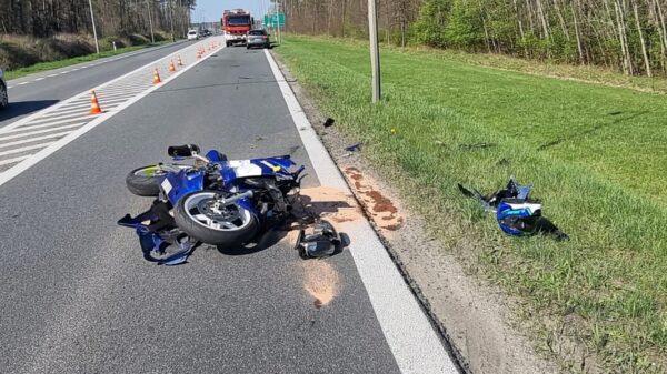 Zderzenie motocyklisty z samochodem na obwodnicy Opola.(Zdjęcia)