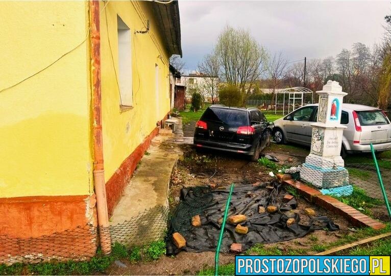 23-latek wjechał autem w ogrodzenie. Badanie wykazało blisko 3 promile alkoholu.