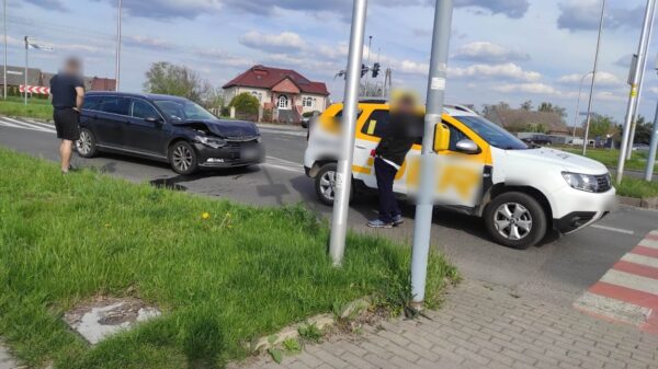 Zderzenie  volkswagena z taksówką w Opolu.(Zdjęcia)