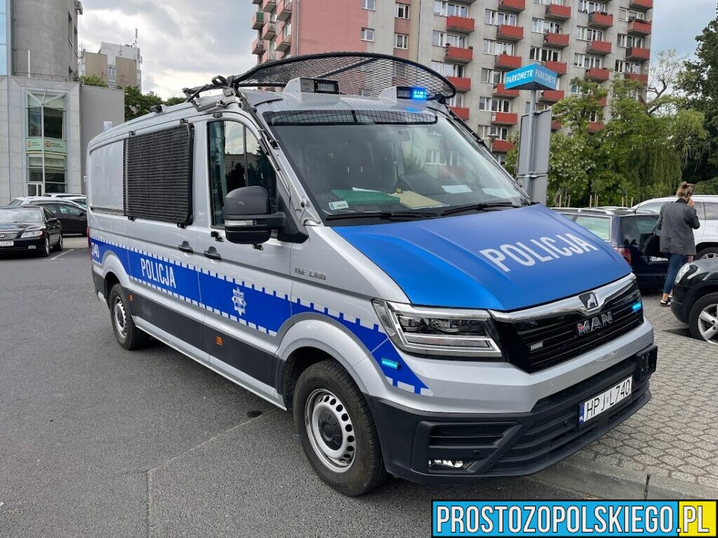 Policjant będąc po służbie zatrzymali nietrzeźwego kierującego VW.53-latek miał blisko 2 promile alkoholu oraz ...