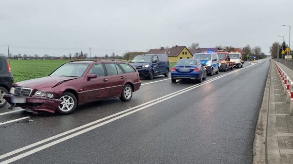 Zderzenie dwóch mercedesów na DK45 w miejscowości Jełowa.(Zdjęcia&Wideo)