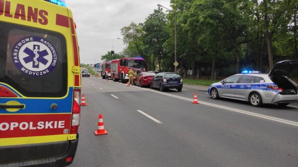 Zderzenie 3 samochodów na ul.Ozimskiej na przeciwko sądu. Jedna osoba została ranna. (Zdjęcia&Wideo)