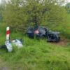 Żywocice: volkswagen passat uderzył w słup energetyczny i wjechał do rowu.(Zdjęcia)