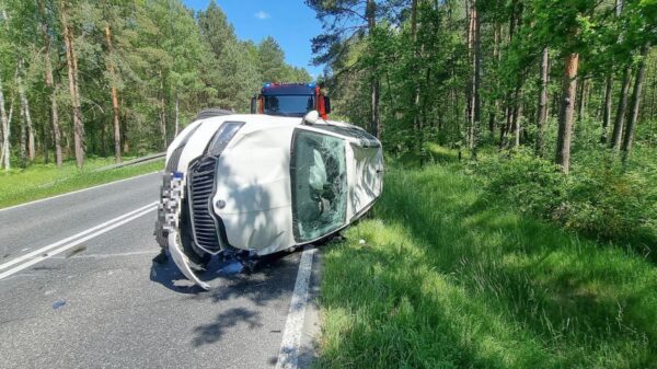 Wypadek na DK45 na trasie Opole-Kluczbork. Na miejscu lądował LPR. Poszkodowana została kobieta w ciąży i dziecko.