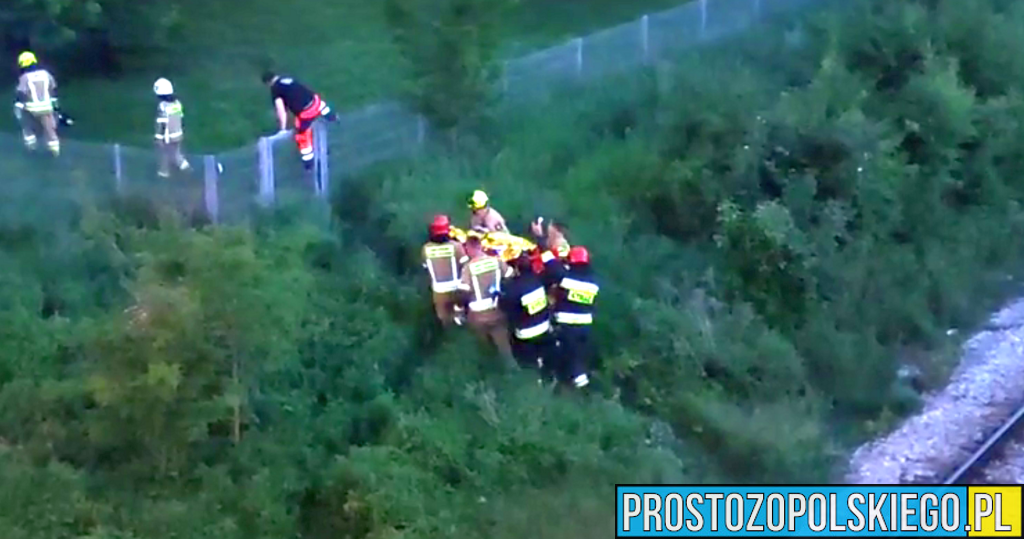 14-latka skoczyła z wiaduktu torowisko w Opolu. Z licznymi urazami została zabrana karetką do szpitala.(Zdjecia&Wideo)