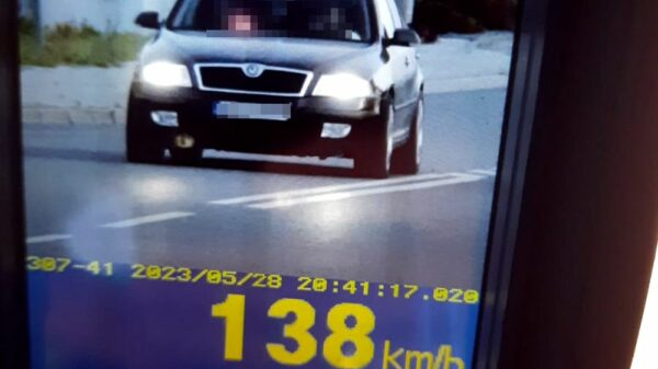 Prawie 140 km/h w obszarze zabudowanym – obywatel Czech stracił prawo jazdy