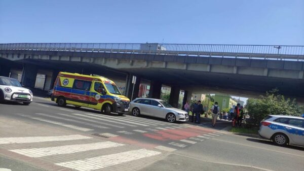 Pijany rowerzysta, obywatel Ukrainy wjechał pod koła audi na opolskim rondzie.(Zdjęcia)