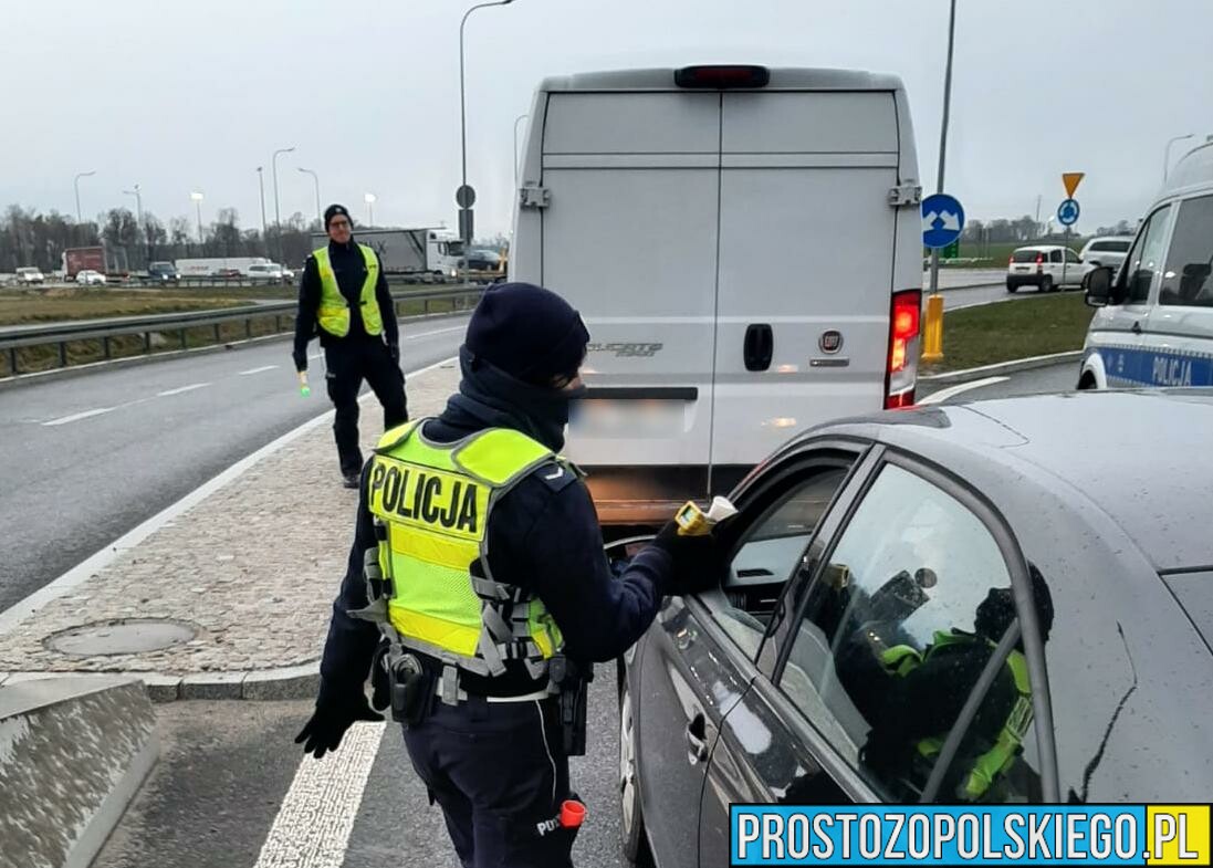 20-latek jechał bez pasów i miał prawie promil alkoholu. Mężczyźnie grozi do 2 lat więzienia.