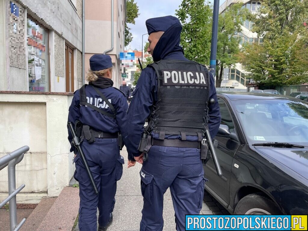 Nyscy policjanci zatrzymali 28-latkę za kradzież alkoholu. Kobiecie grozi 5 lat więzienia.