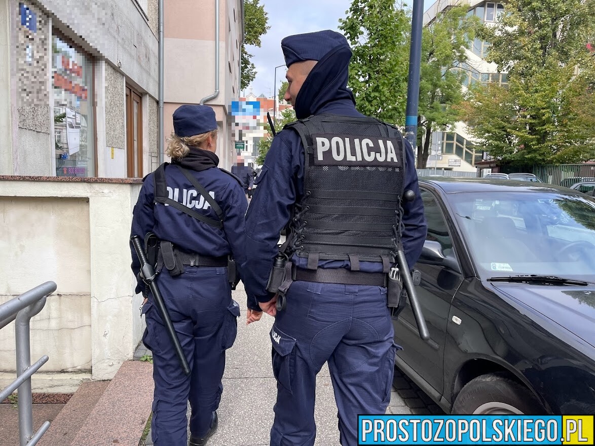 Nyscy policjanci zatrzymali 28-latkę za kradzież alkoholu. Kobiecie grozi 5 lat więzienia.