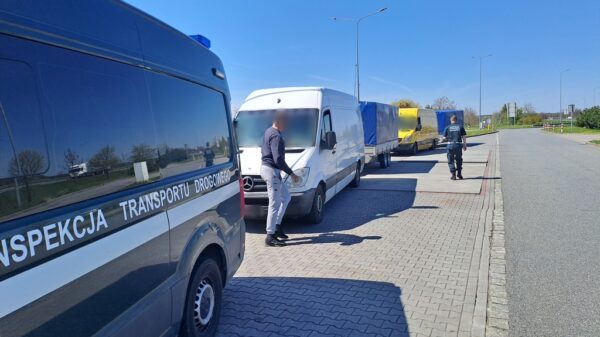 Inspektorzy z WITD zatrzymali busy bez tachografów na opolskim odcinku autostrady A4. Dodatkowo...