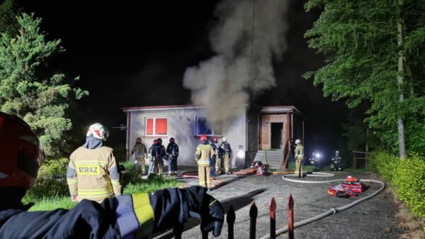 Pożar domu w Kędzierzynie-Koźlu. Mężczyzna zagroził, że się zabije.(Zdjęcia)