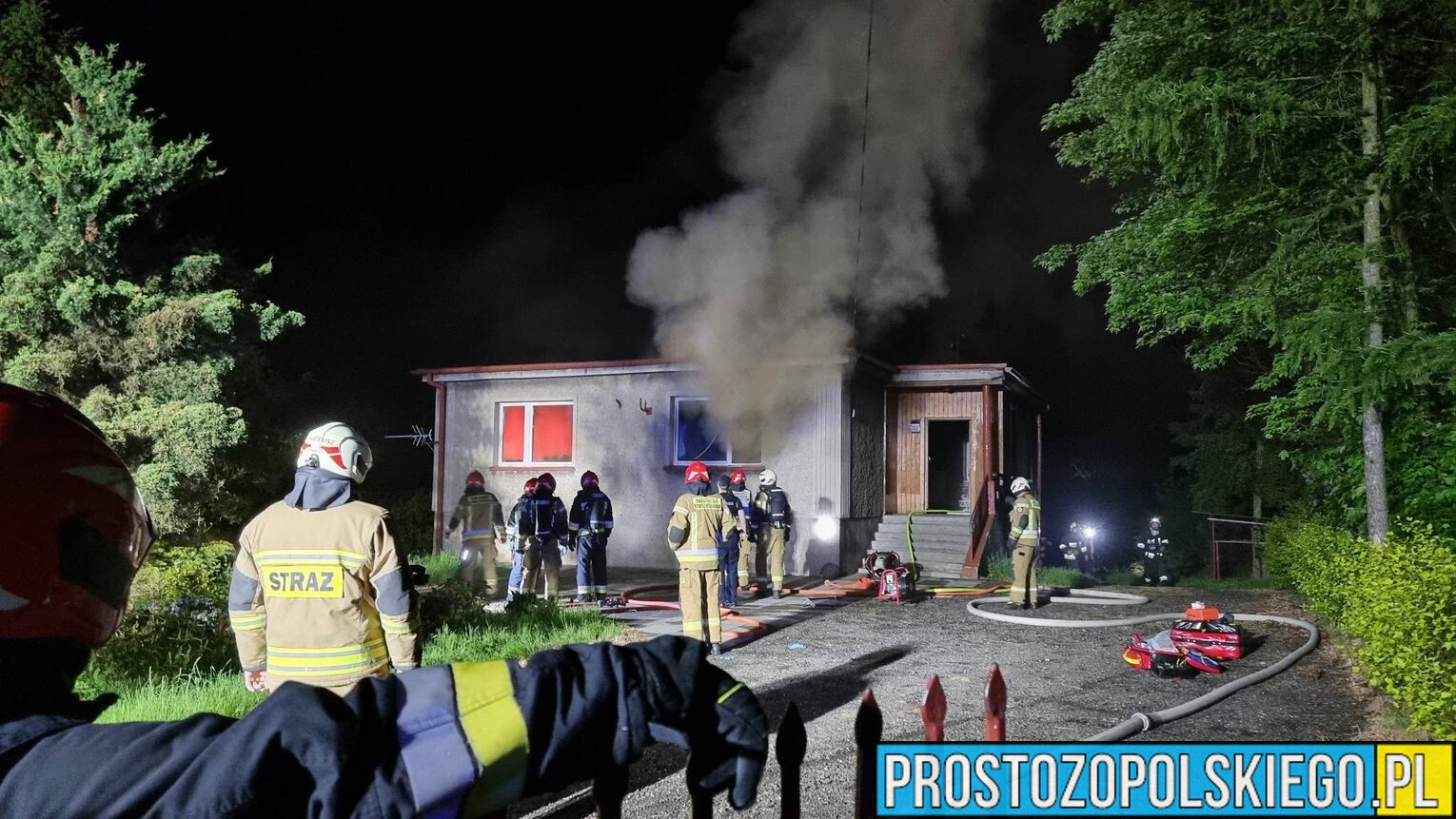 Pożar domu w Kędzierzynie-Koźlu. Mężczyzna zagroził, że się zabije.(Zdjęcia)