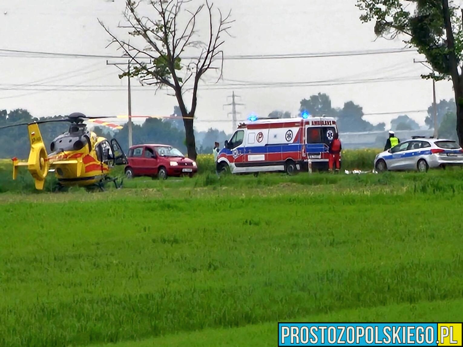 Zdarzenie drogowe z udziałem motocyklisty między Pokrzywnicą a Większycami. Na miejscu lądował LPR