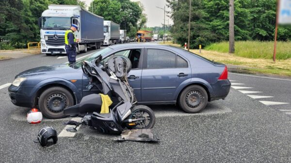 Strzelce Opolskie: zderzenie samochodu z motocyklem. Jedna osoba została poszkodowana.