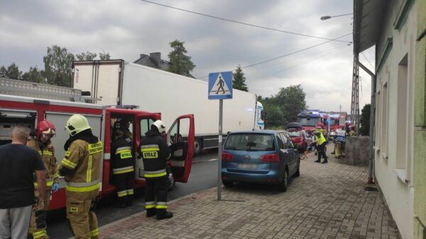 Nakło: zderzenie dwóch samochodów osobowych .Jedna osoba została poszkodowana. (Zdjęcia)