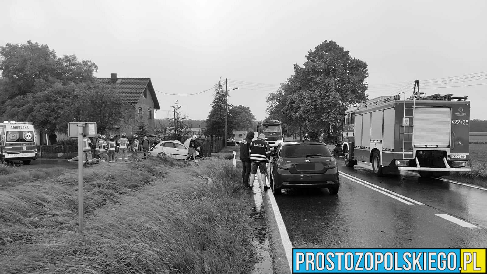 Nie żyje 18-letnia dziewczyna. Wypadek na DK40 w Pokrzywnicy. Na miejscu lądował LPR.