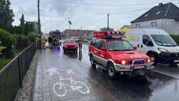 Antoniów: zderzenie dwóch samochodów. Dwie osoby zabrane do szpitala.(Zdjęcia)