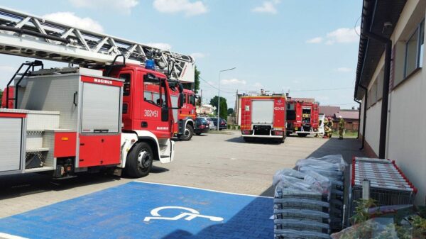 Pożar w markecie w Reńskiej Wsi. Ogień ugasił klient przed przyjazdem strażaków.