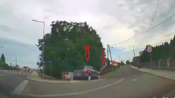Policjant w czasie wolnym od służby zatrzymał nietrzeźwego kierującego.(wideo z kamerki samochodowej)