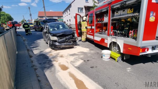 Wypadek w Tarnowie Opolskim.24-latek wjechał w barierki.