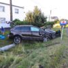 Wypadek w Zawadzie, koło Opola. Na DK 45 zderzyły się skoda i audi, jedno z aut wjechało w płot posesji.(Zdjęcia&Wideo)