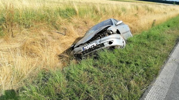 Bierzów: dachowanie auta.28-letnia pasażerka trafiła do szpital w Opolu.