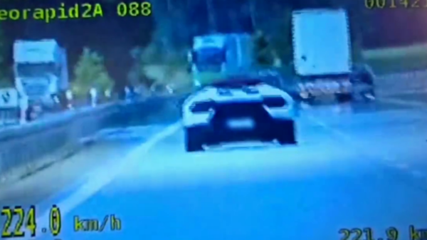 224 km/h lamborghini huracan na autostradzie. Policjanci ukarali kierowcę mandatem mandatem 2500zł i 15pk.(Wideo)