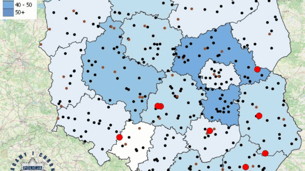 To już 5. edycja projektu na rzecz bezpieczeństwa ruchu drogowego pn. Wypadki drogowe ze skutkiem śmiertelnym – Wakacje 2023, który spotkał się z pozytywnym odbiorem społecznym oraz dużym zainteresowaniem mediów.Wszystkie wypadki [362] Ostatnia doba [10] Od początku wakacji [303] Wypadki drogowe, w których osoba zmarła w okresie do 30 dni [49] Podobnie jak w latach ubiegłych, każdego dnia, przez okres wakacji, na stronie policja.pl, w mediach społecznościowych oraz na stronach administrowanych przez jednostki Policji, prezentowana jest mapa Polski z liczbą wypadków drogowych ze skutkiem śmiertelnym wraz z informacją o zdarzeniu (tj. lokalizacja zdarzenia, ogólna informacja dot. liczby ofiar, rodzaju uczestnika ruchu drogowego oraz rodzaju zdarzenia) z ostatniej doby oraz od początku wakacji. Bieżąca aktualizacja mapy, w tym wizualizacja, ma na celu zwrócenie uwagi na skalę tragedii do jakich dochodzi na polskich drogach, skłonić do refleksji użytkowników dróg, jak również zachęcić media do dyskusji na temat bezpieczeństwa ruchu drogowego. Należy mieć na uwadze, że za każdym punktem zaznaczonym na tej mapie, kryje się ludzka tragedia. Każde, nawet z pozoru błahe zignorowanie przepisów, brawura, zlekceważenie senności czy zmęczenia mogą być przyczyną tragedii na drodze. Kolejny raz, w promowanie działań na rzecz bezpieczeństwa ruchu drogowego, włączyła się firma Screen Network S.A., która na ponad 20 tys. ekranach rozmieszczonych w 553 miastach, m.in.: przy głównych ciągach komunikacyjnych, dworcach, stacjach paliw i centrach handlowych, wyświetlać będzie mapę z aktualnymi danymi. BRD KGP