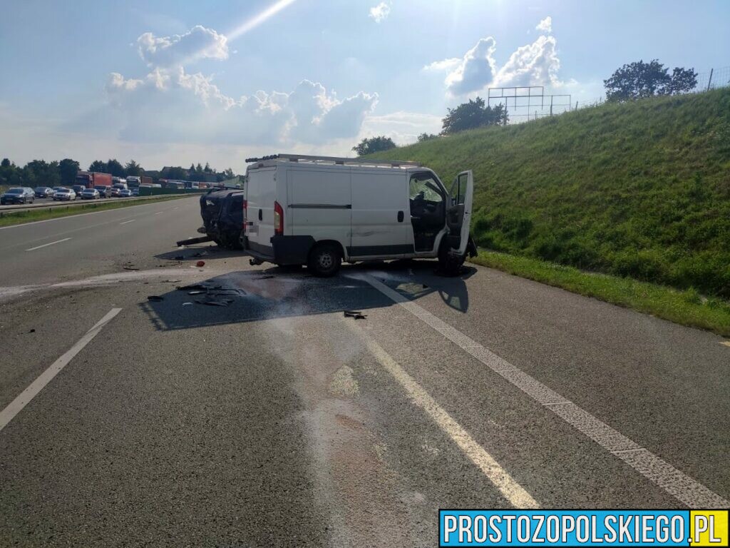 Zderzenie busa z osobówką na autostradzie A4 na 265 km kierunek Wrocław.(Zdjęcia)