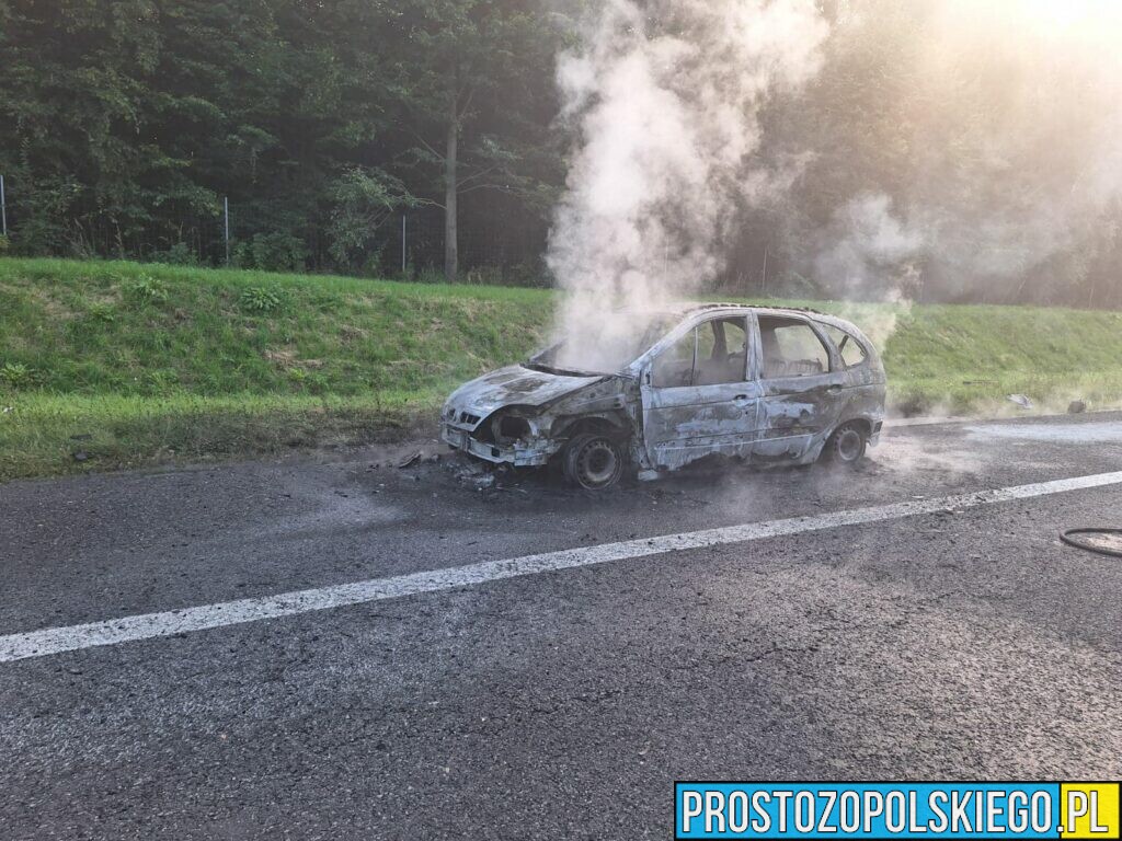 pożar samochodu na autostradzie