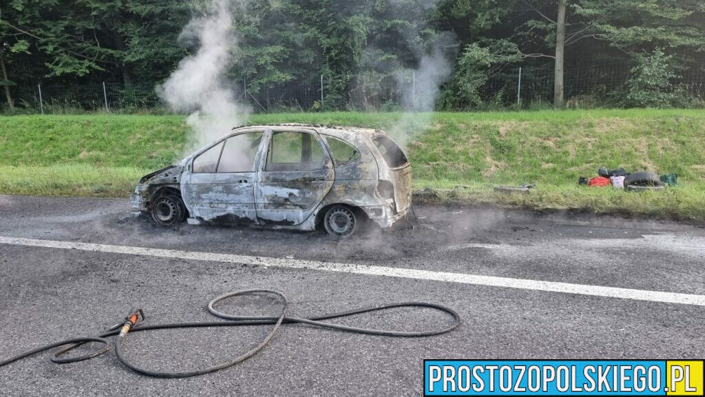 pożar samochodu na autostradzie